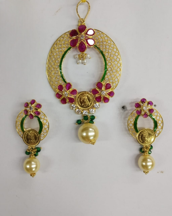 Traditional Pendant Set16